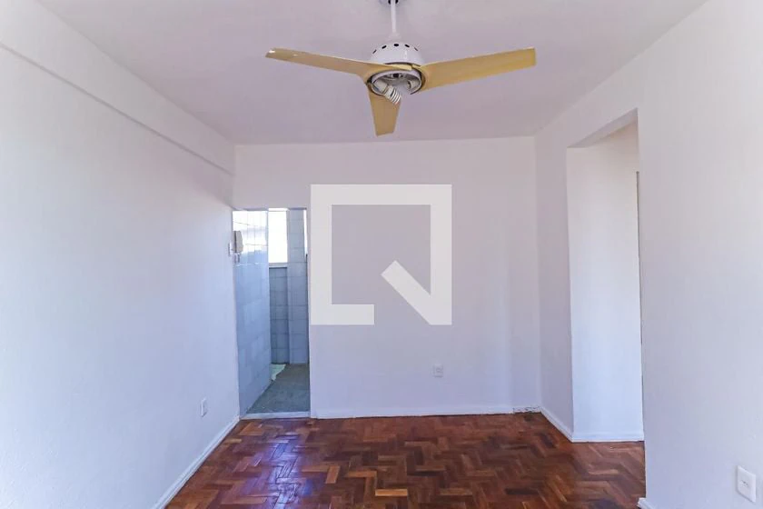 Apartment, 62 m², with wood or laminate floors — photo 2