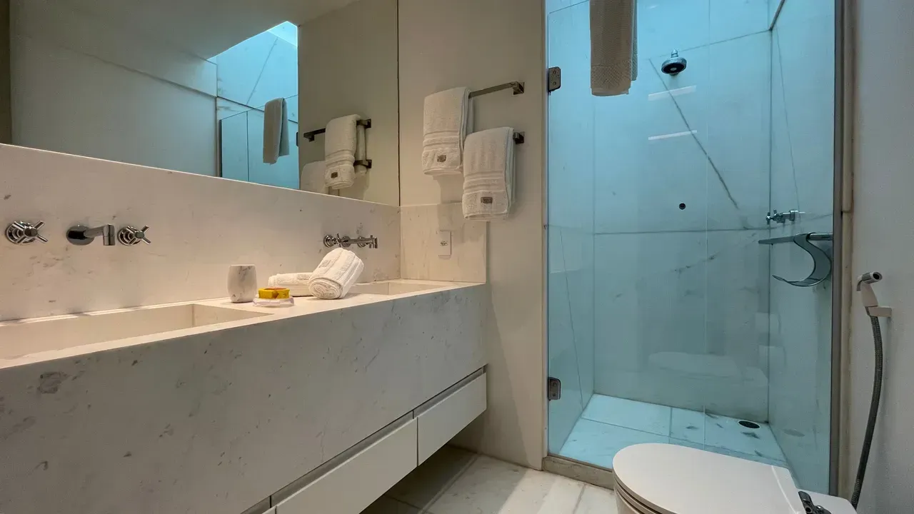 Unfurnished 3-bedroom, 3-bath house with a balcony — photo 31