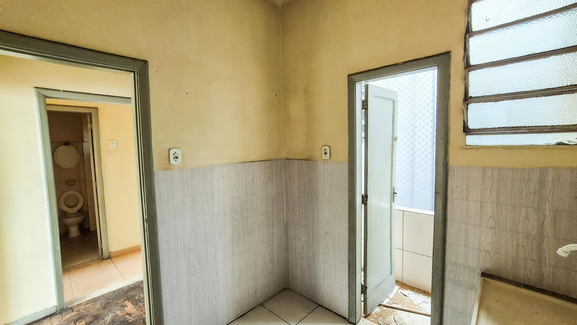 Apartment with no parking, 2 bedrooms and 1 bathroom — photo 28