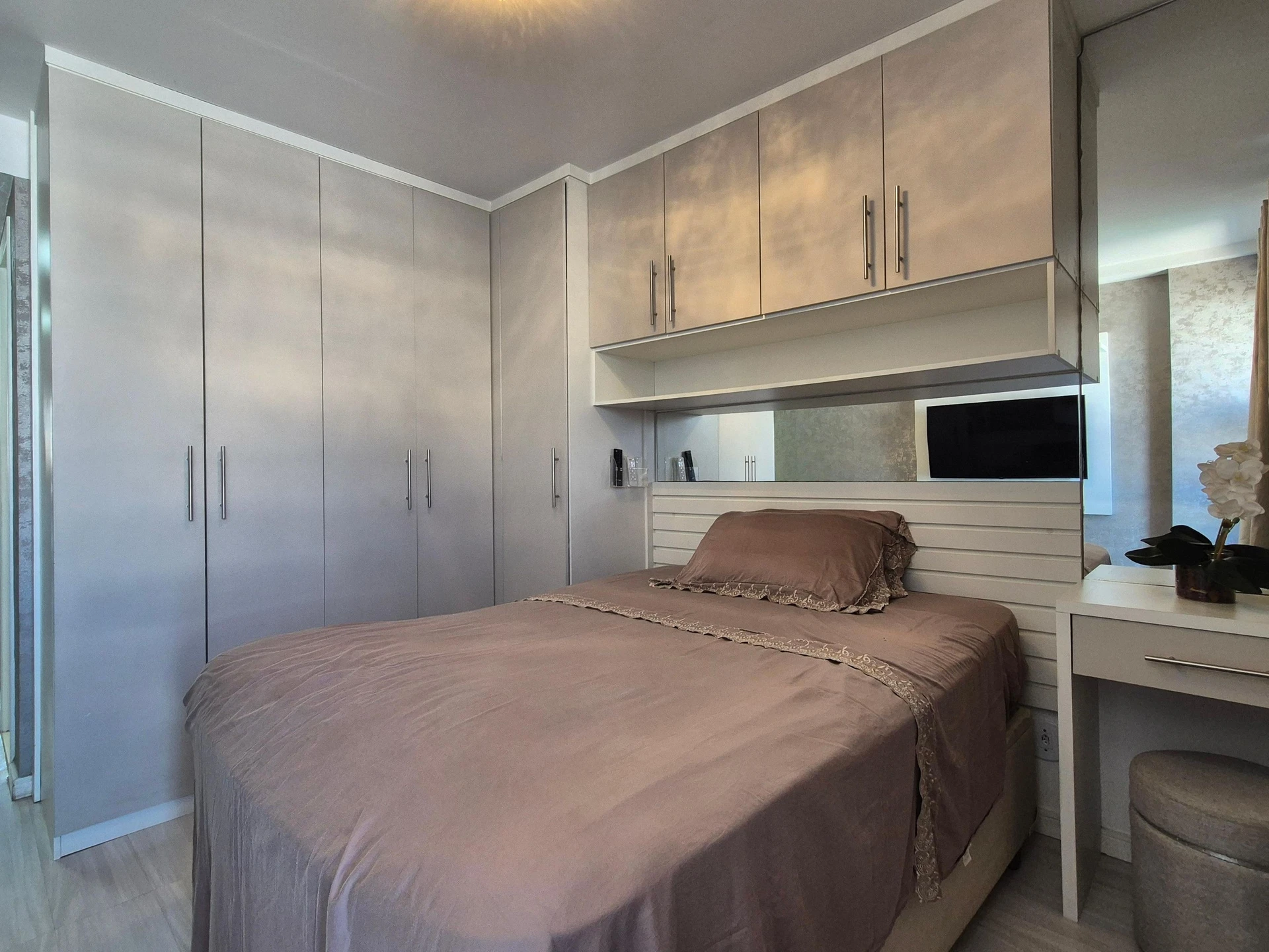 Furnished apartment with 5 bedrooms and open-plan kitchen — photo 6
