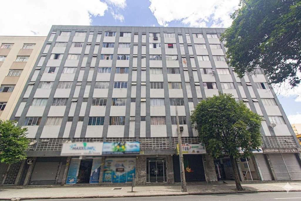 Estúdio sem mobília de 25 m² com piso de madeira — photo 3