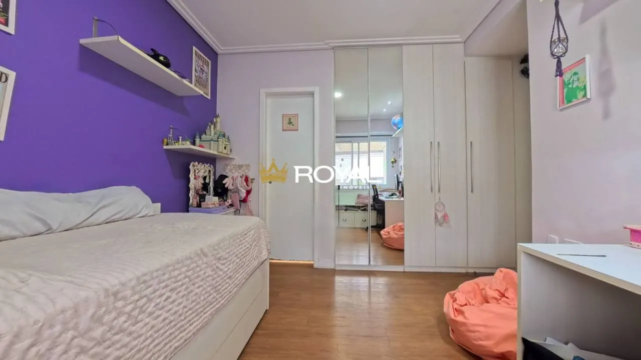4-bedroom apartment in a building with a pool — photo 26