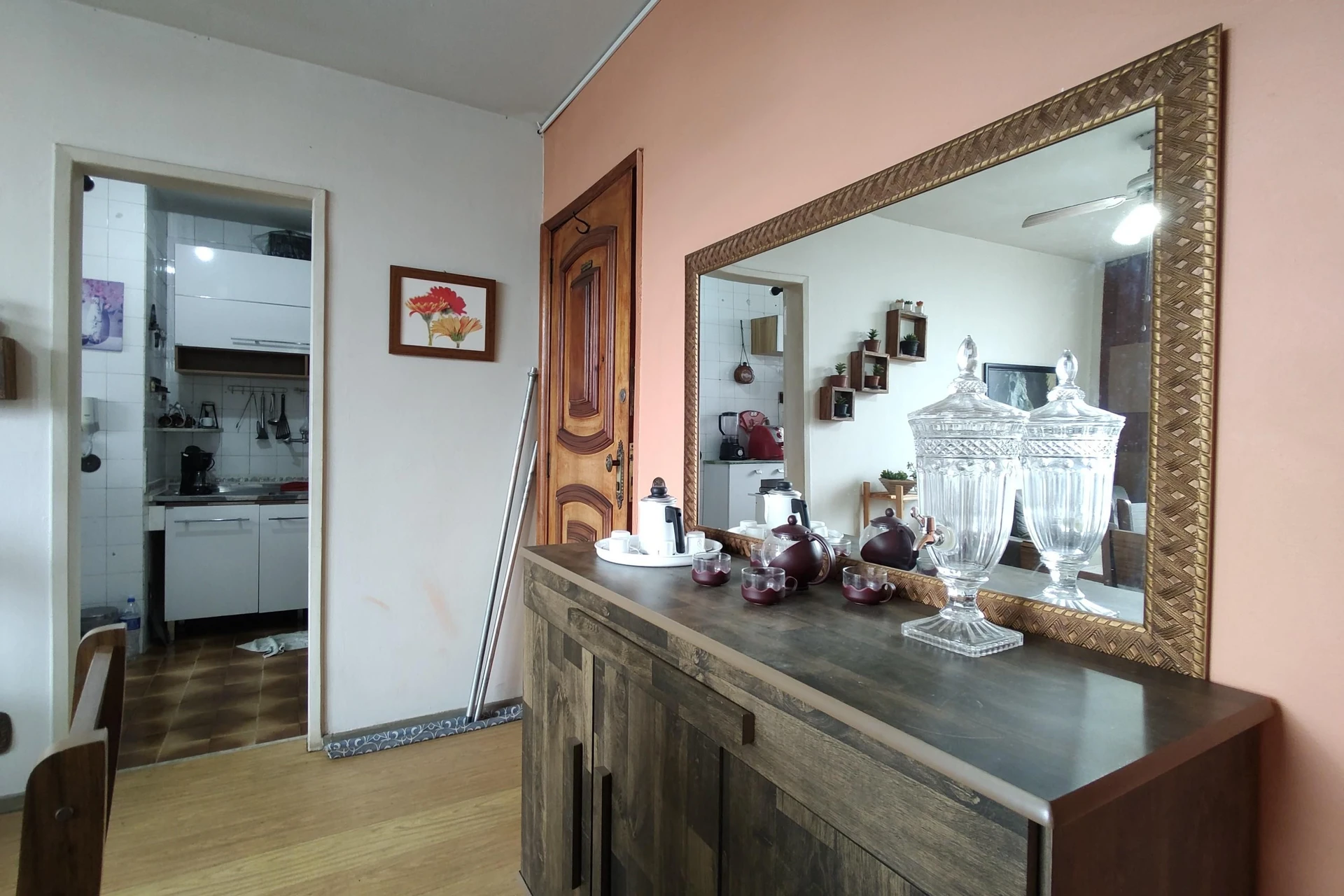 Furnished 2-bedroom apartment with a balcony — photo 4