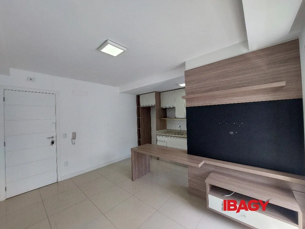 Balcony with a grill in a one-bedroom apartment, 39 m² — photo 5