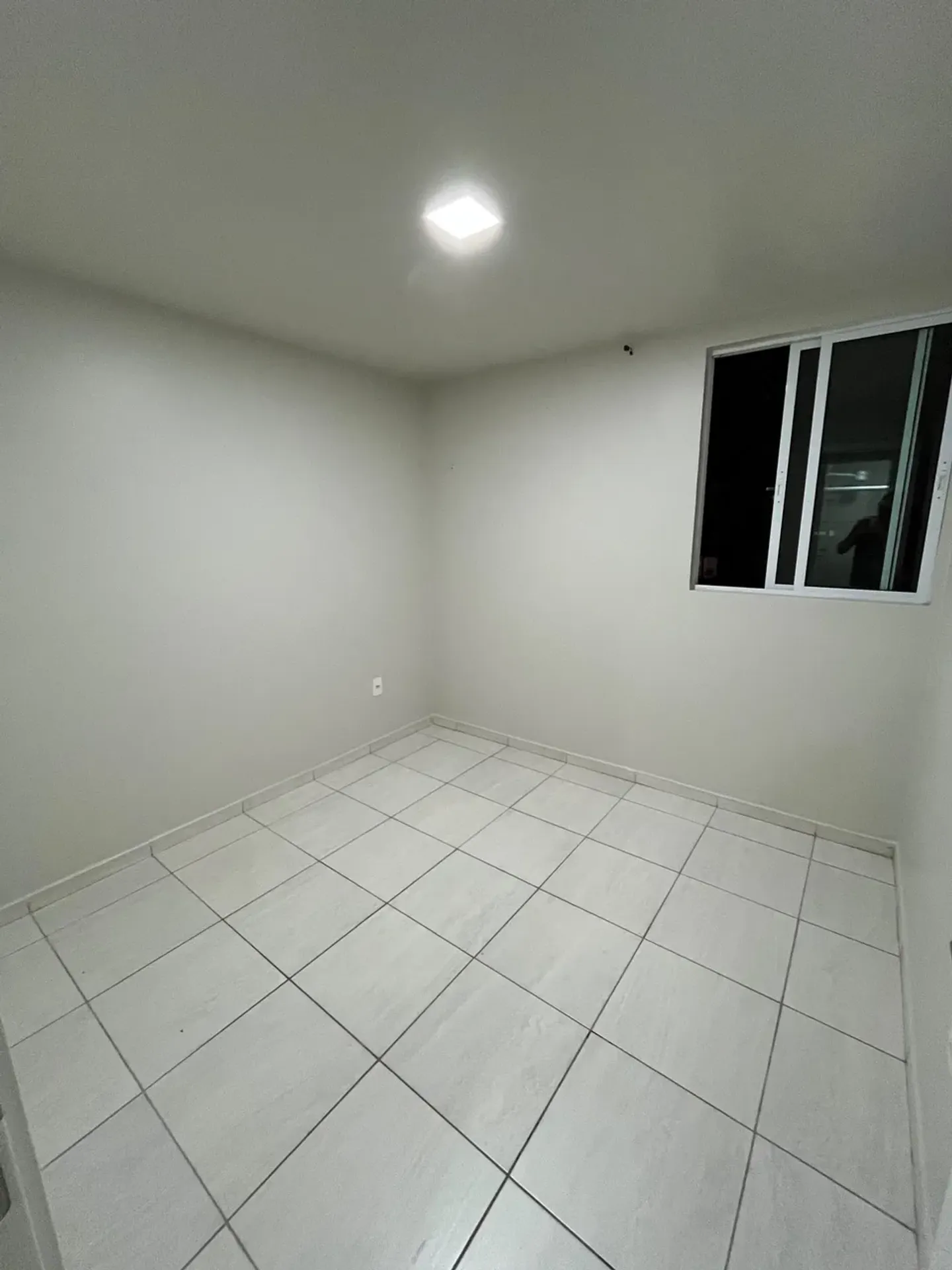 2-bedroom apartment in a building with a gym — photo 12