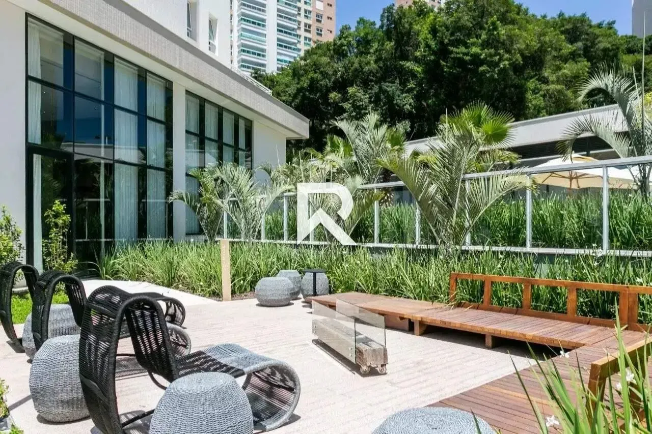 Furnished apartment with 4 en-suite rooms and glazed balcony — photo 30