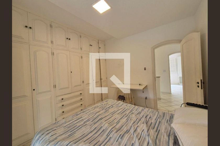 600 m² house with a washing machine and a home office — photo 10