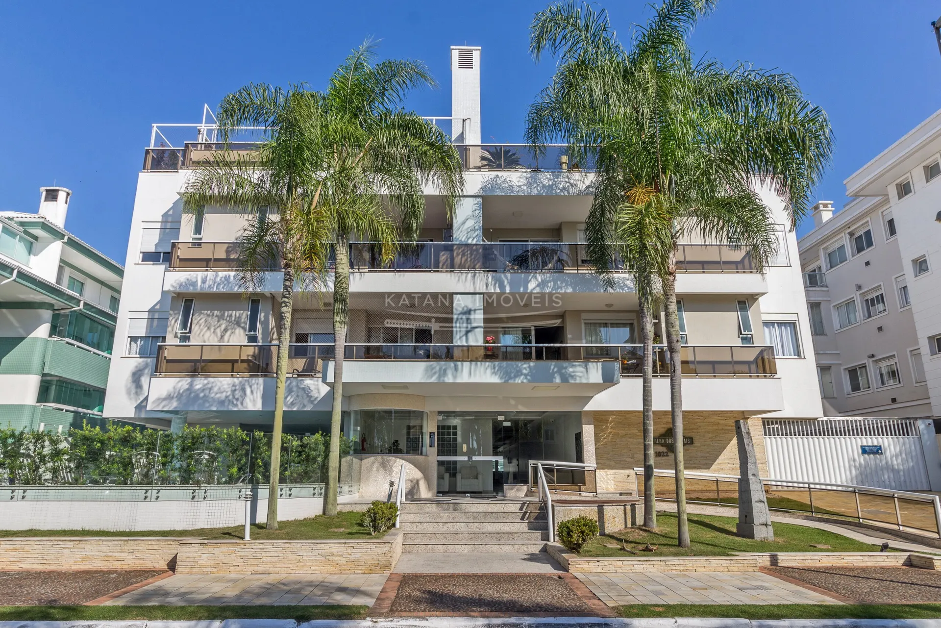4-bedroom apartment with a bathtub in Florianópolis — photo 16