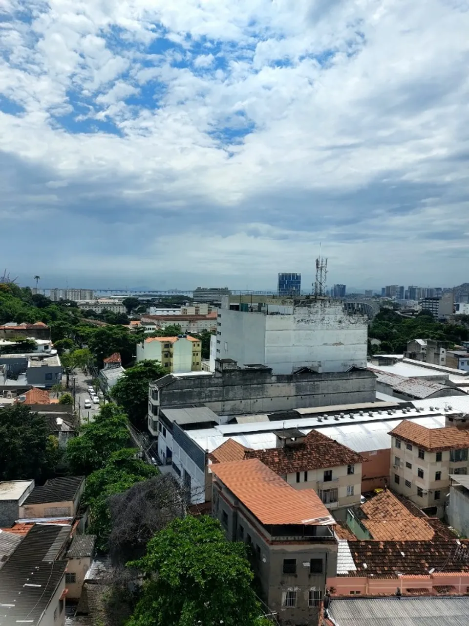Apartamento de 2 quartos com piso de madeira ou laminado — photo 4