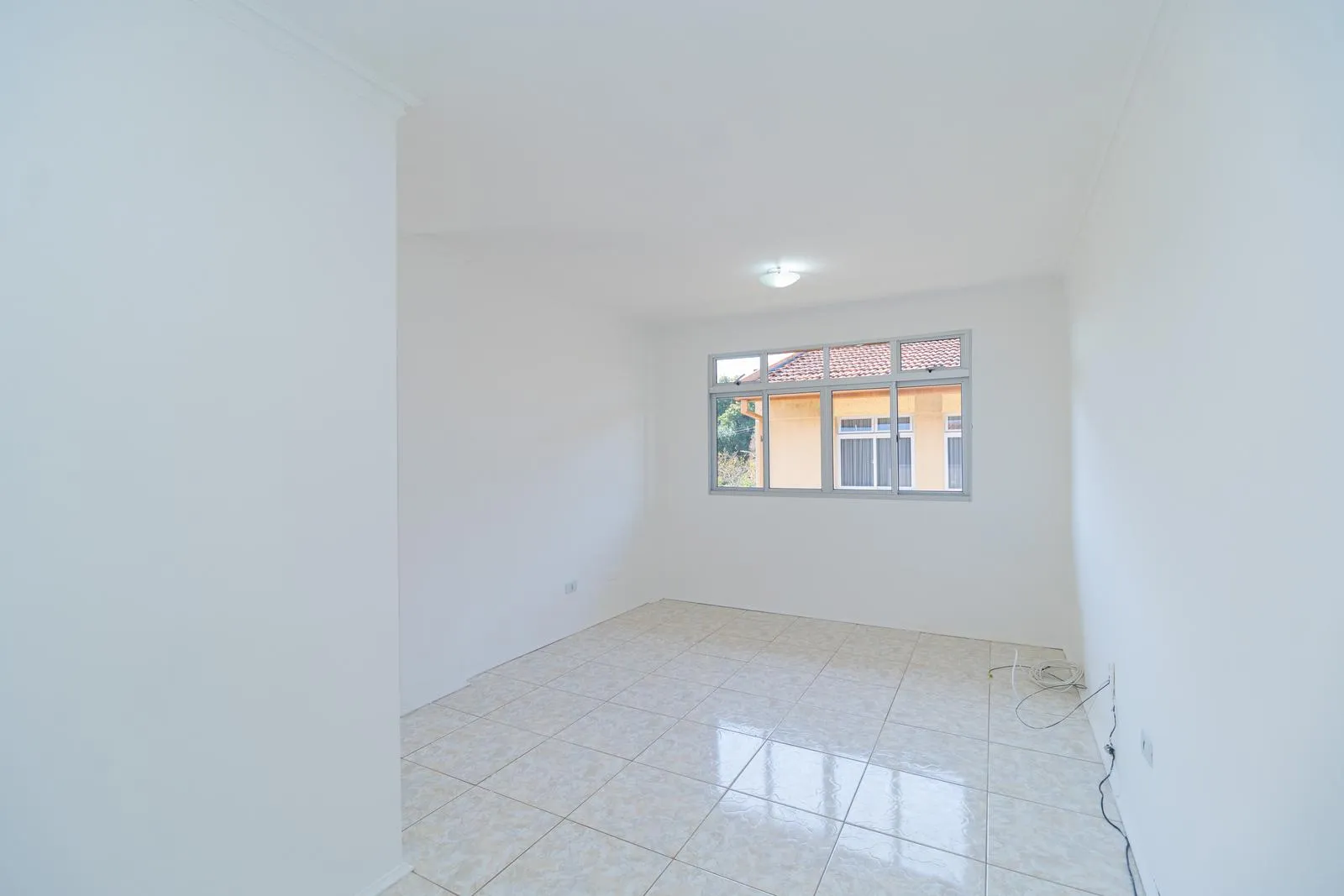 Невмеблированная квартира с 2 спальнями и кухней 52 м²