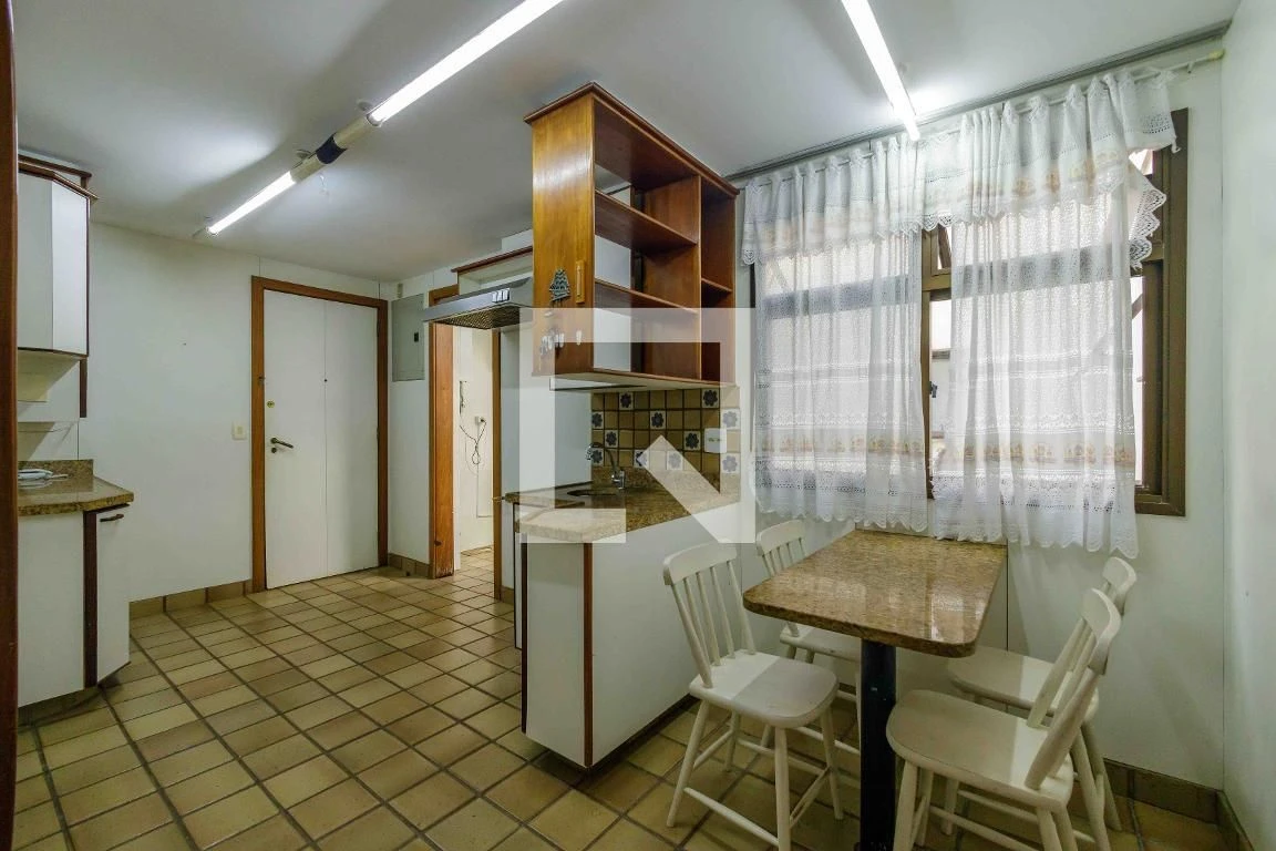 Ванна та 4 спальні: квартира 360 м² — photo 67