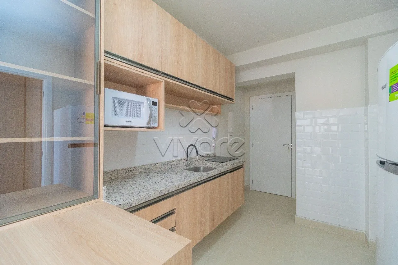Furnished 1-bedroom apartment with open-plan kitchen — photo 6