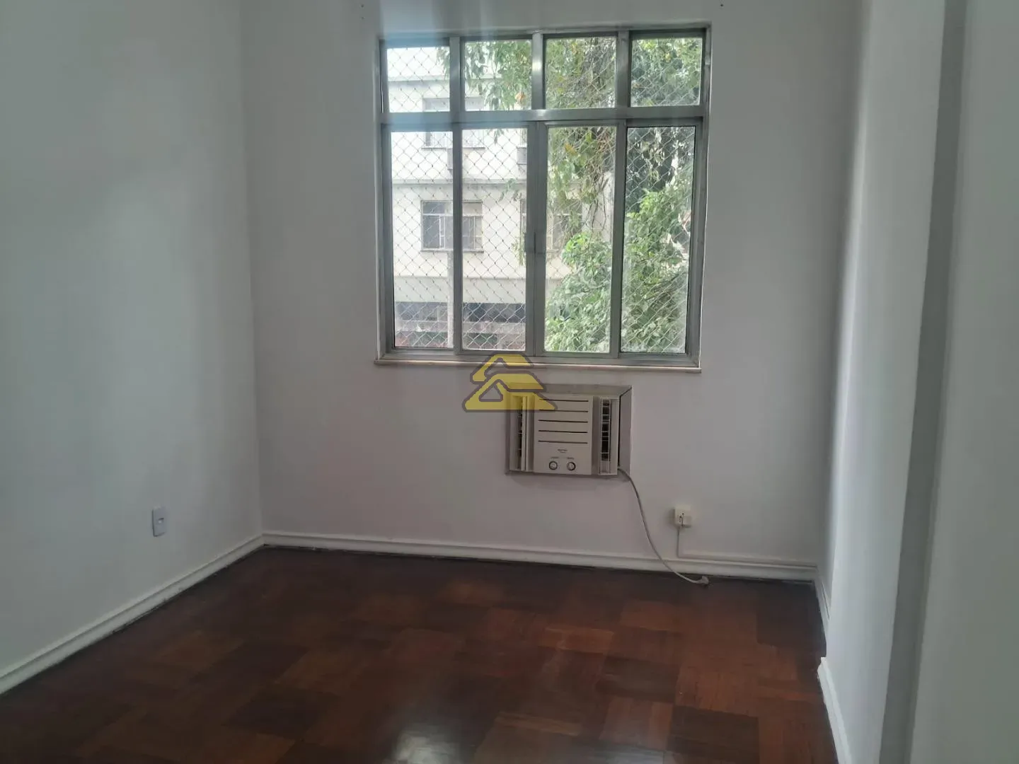Apartment, 76 m², with wood or laminate floors — photo 11