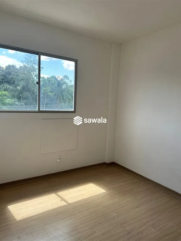2-bedroom apartment with wood or laminate floors — photo 3
