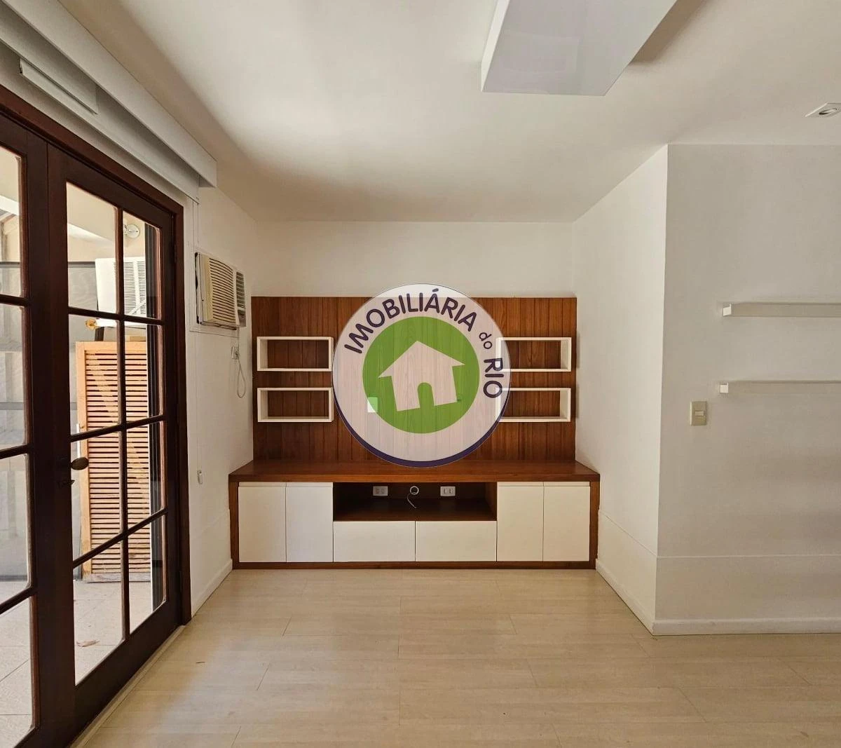 House with 4 bedrooms and 5 bathrooms plus balcony — photo 28