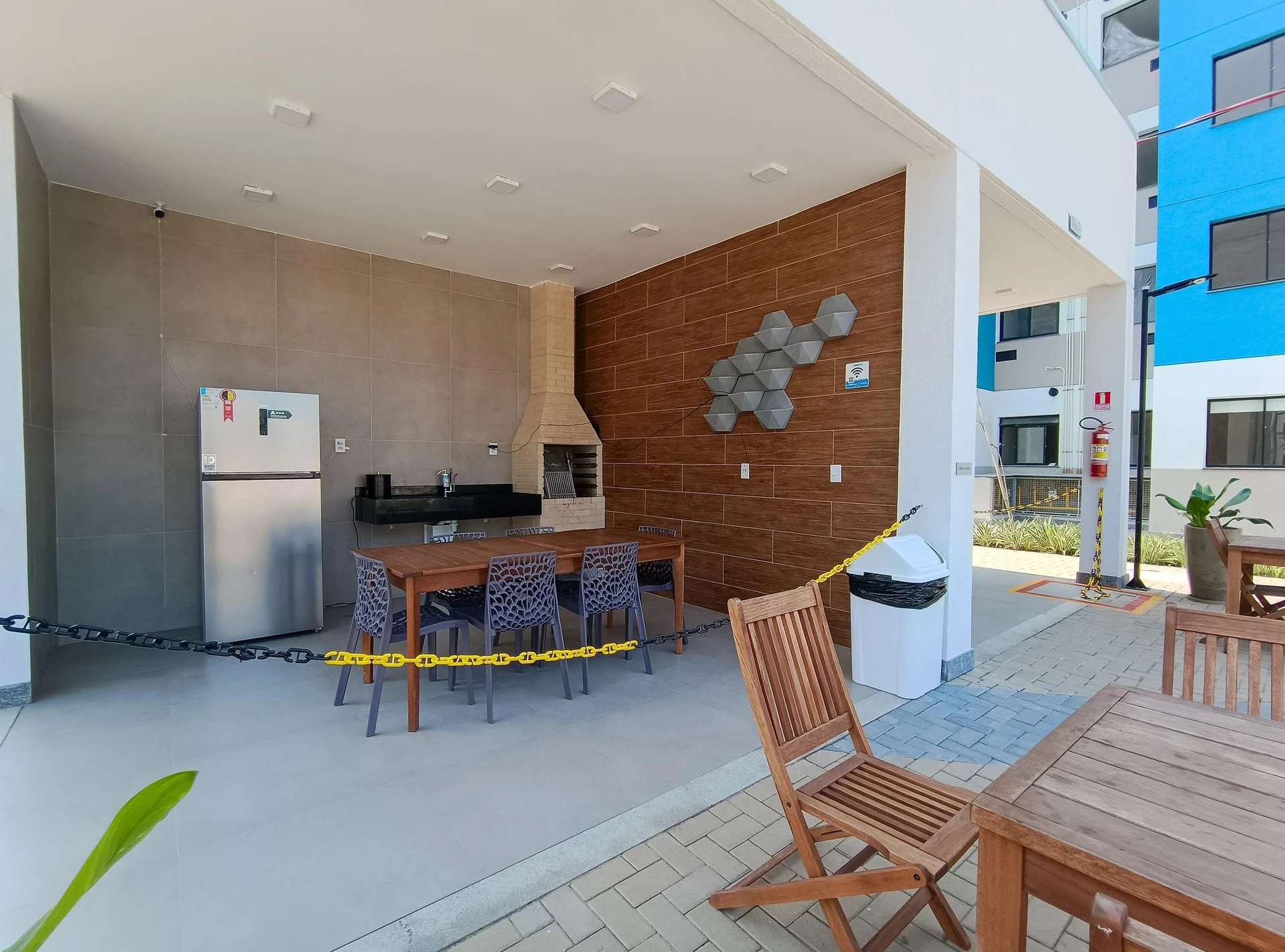 Apartamento com 3 quartos, 2 banheiros e varanda — photo 44