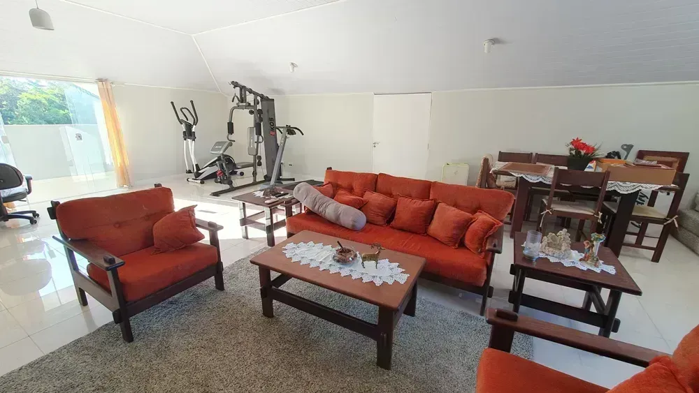 650 m² house with 6 en-suite bedrooms and 4 parking spots — photo 34