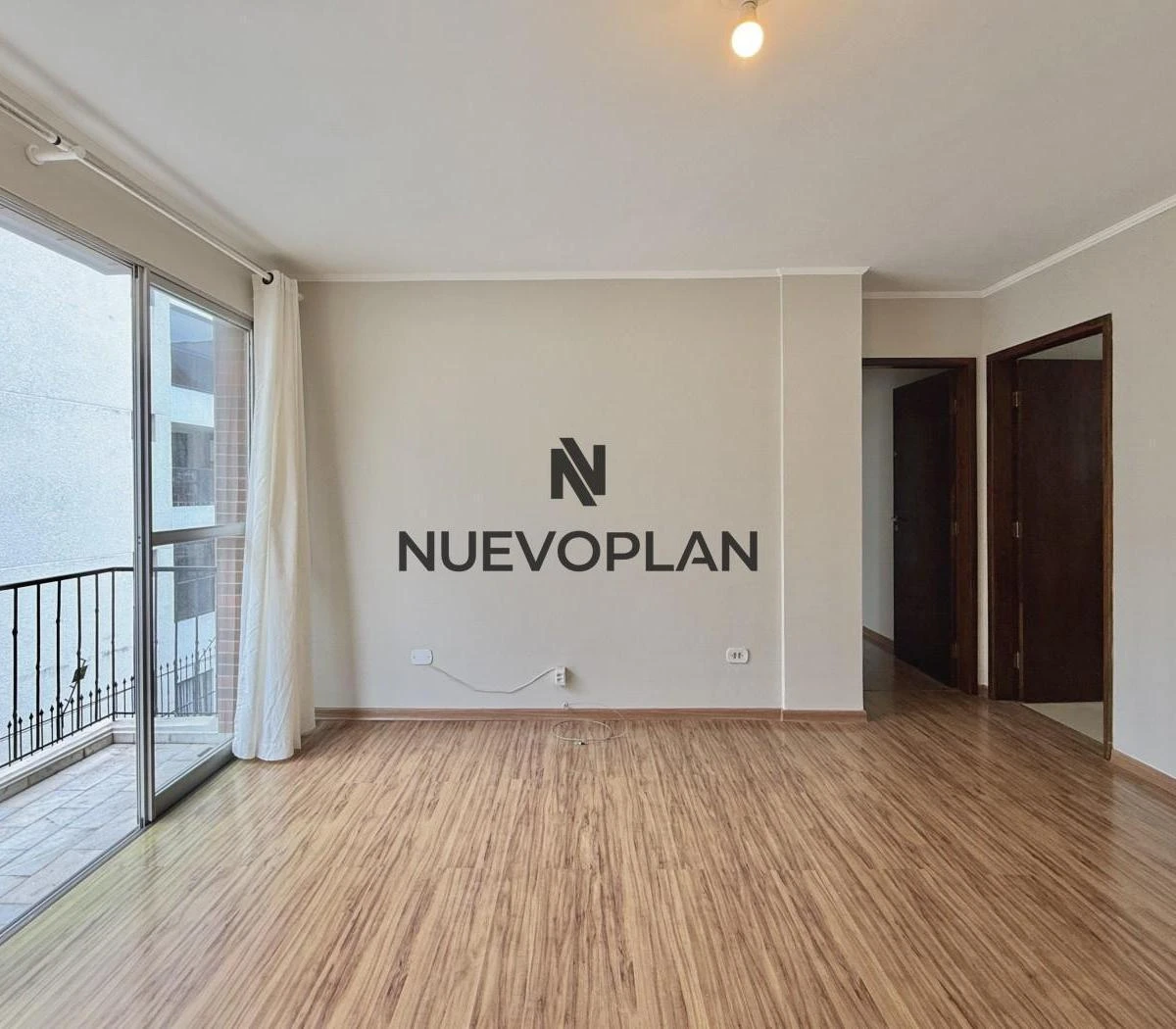 Wood or laminate floors in a 3-bedroom apartment, 78 m² — photo 9