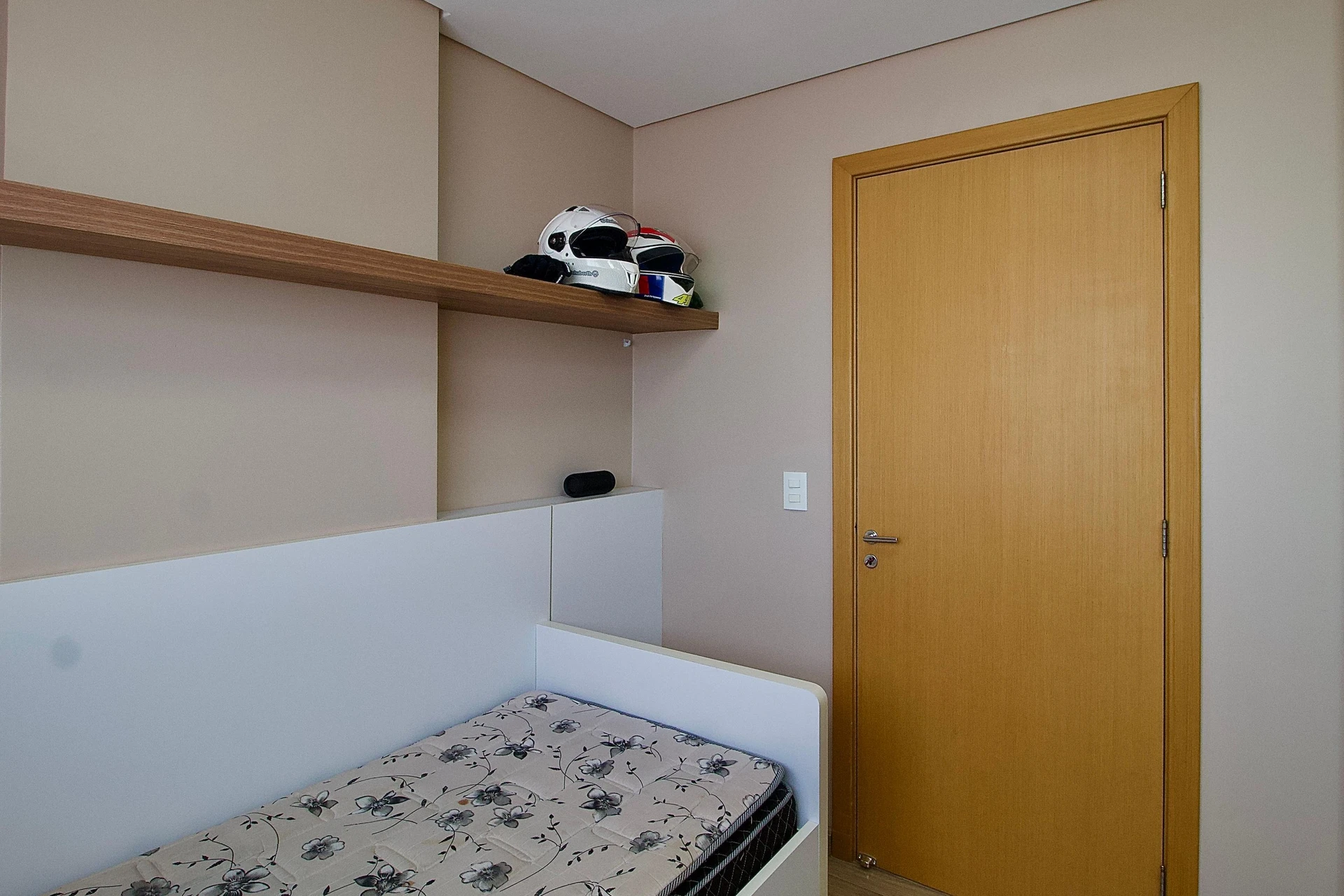 2-bedroom apartment with a washing machine — photo 32