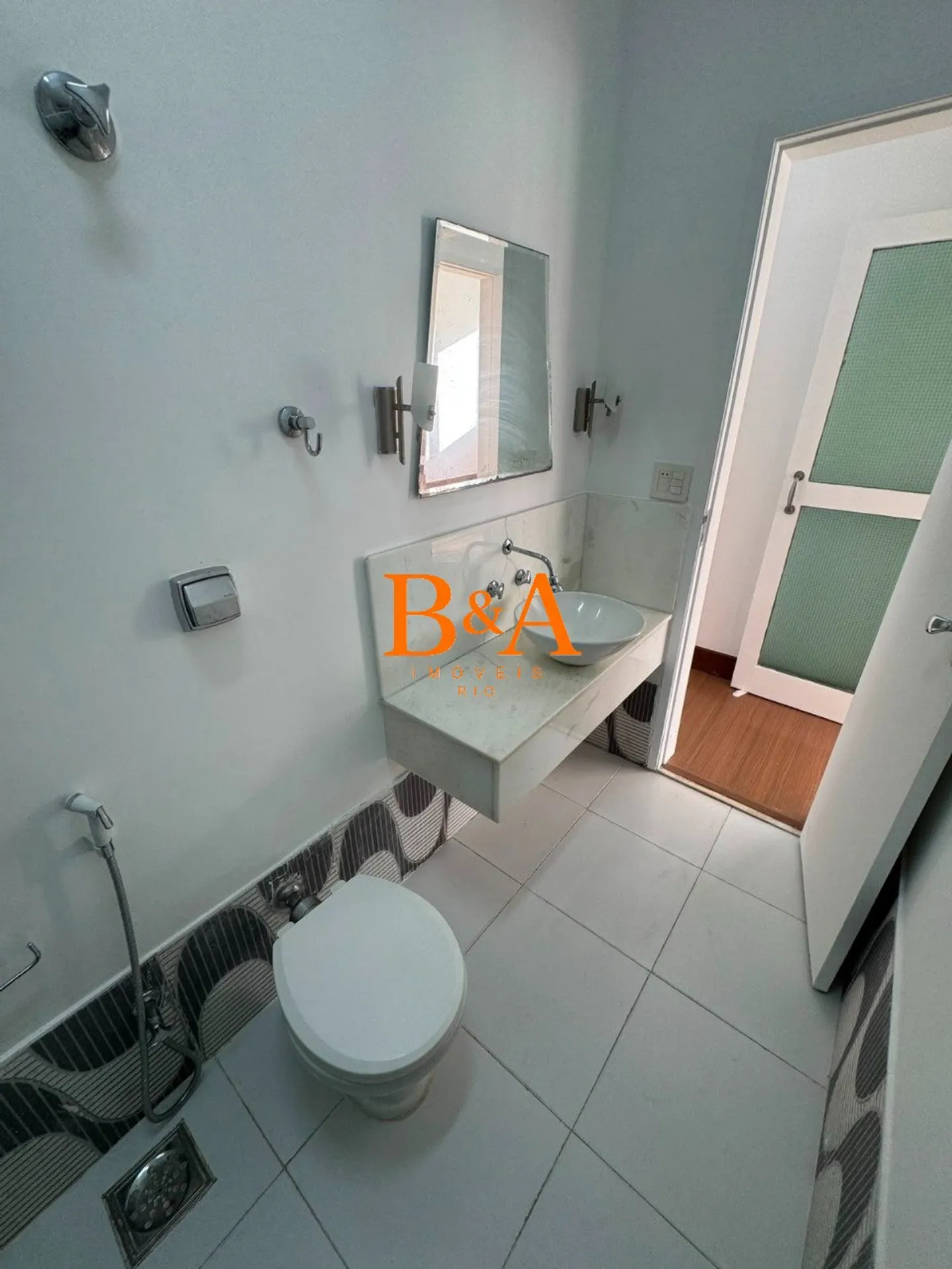 Apartment, 120 m², with wood or laminate floors — photo 8