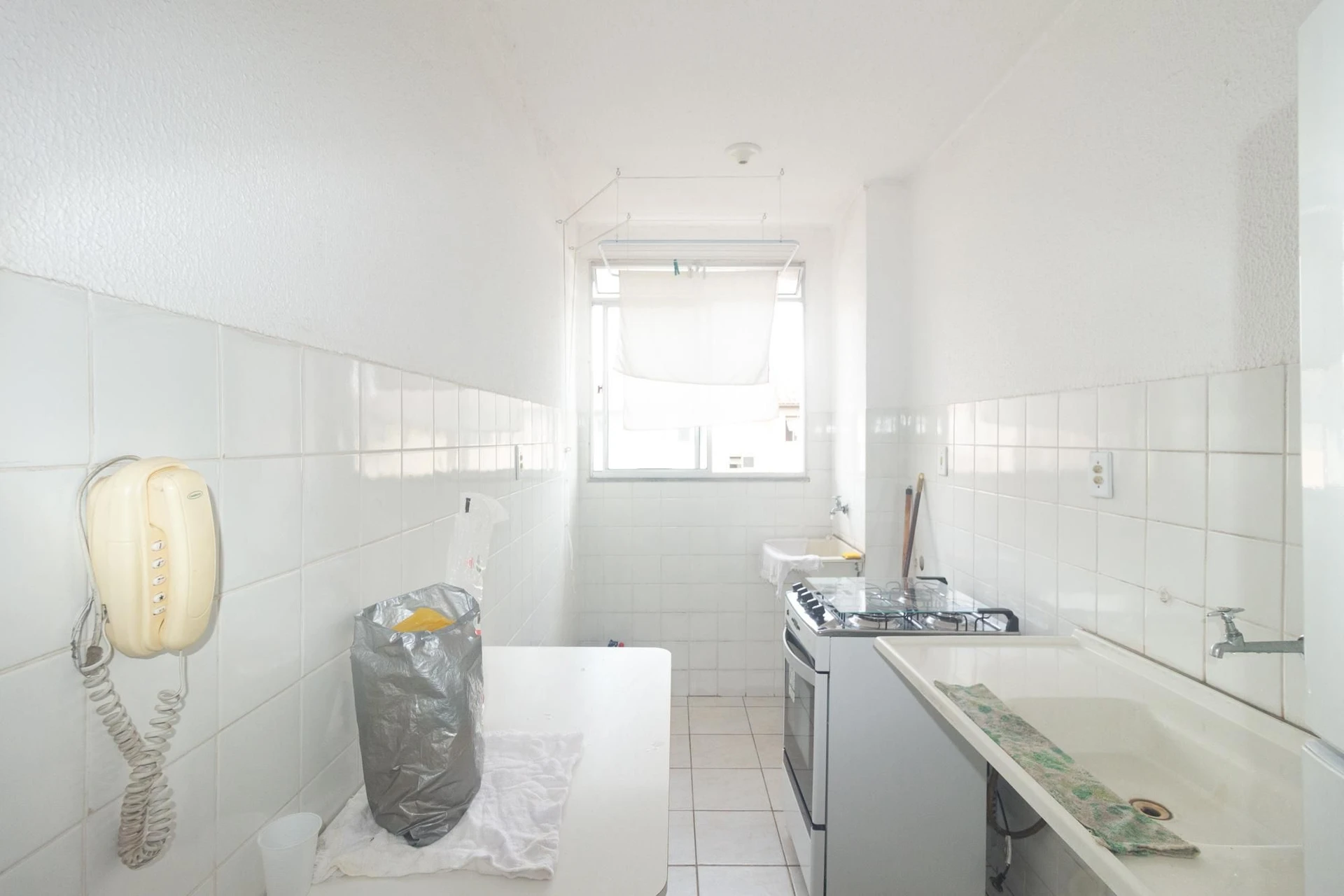 2-bedroom apartment with a closed kitchen and gas stove — photo 3