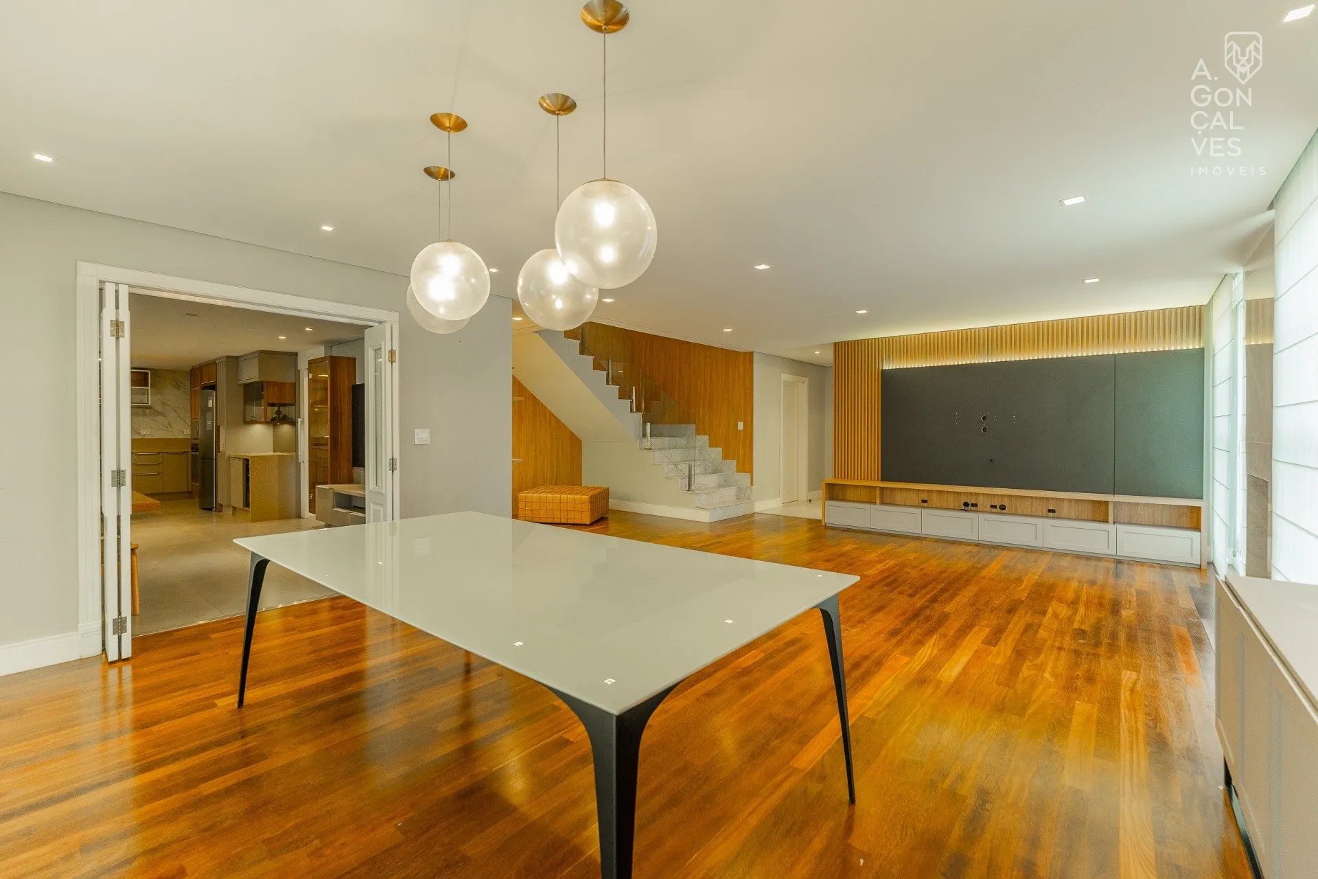 House with 4 bedrooms and 5 bathrooms, 5 parking spots — photo 9