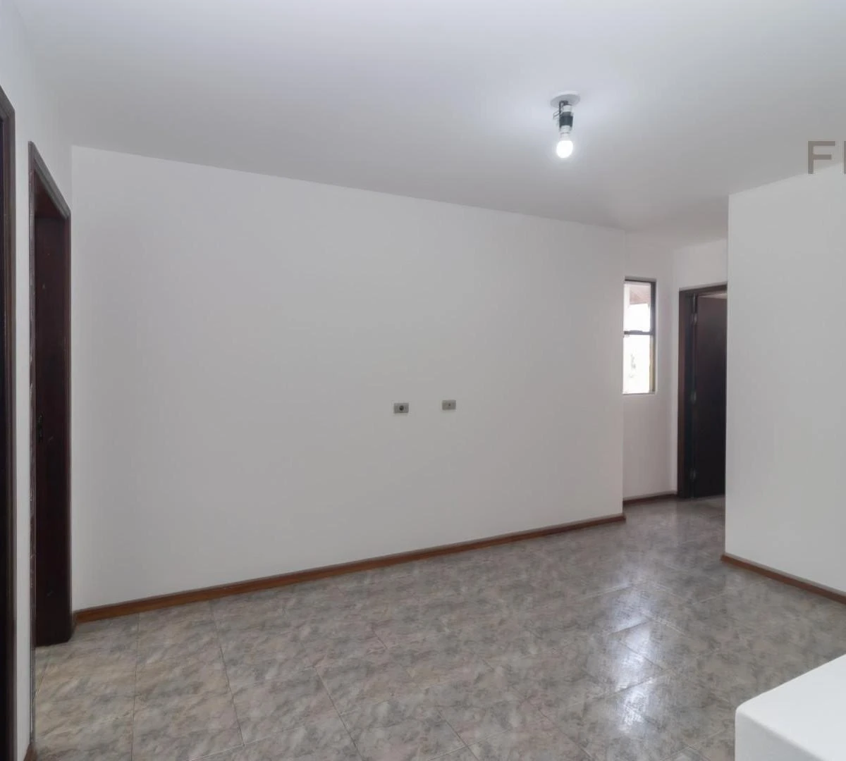 4-bedroom house with a bathtub in Curitiba — photo 21