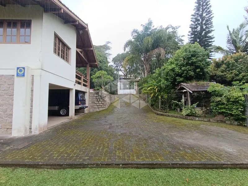 Furnished 360 m² house with 3 bedrooms and 6 parking spaces — photo 13