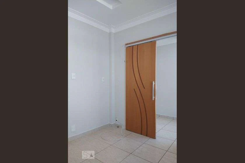 Невелика квартира з 2 спальнями 55 м² і окремою кухнею — photo 7