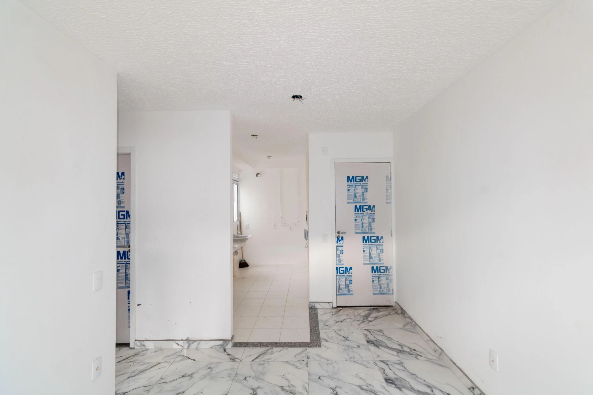 Unfurnished apartment with 2 bedrooms and 1 parking spot — photo 37