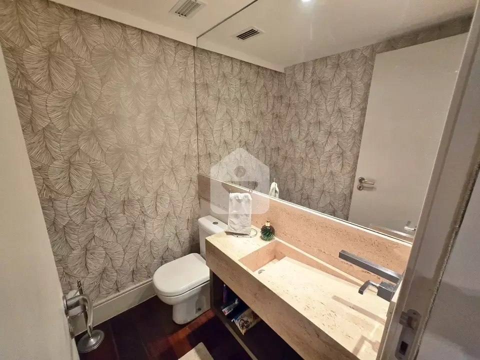 Furnished apartment with 3 bedrooms and 5 bathrooms — photo 22