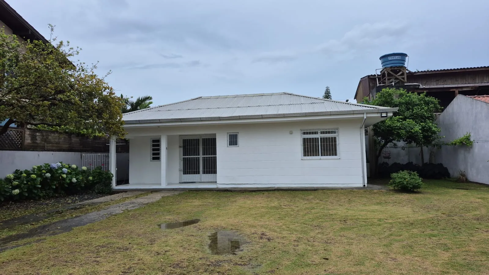 2-bedroom house with a garden in Florianópolis — photo 10