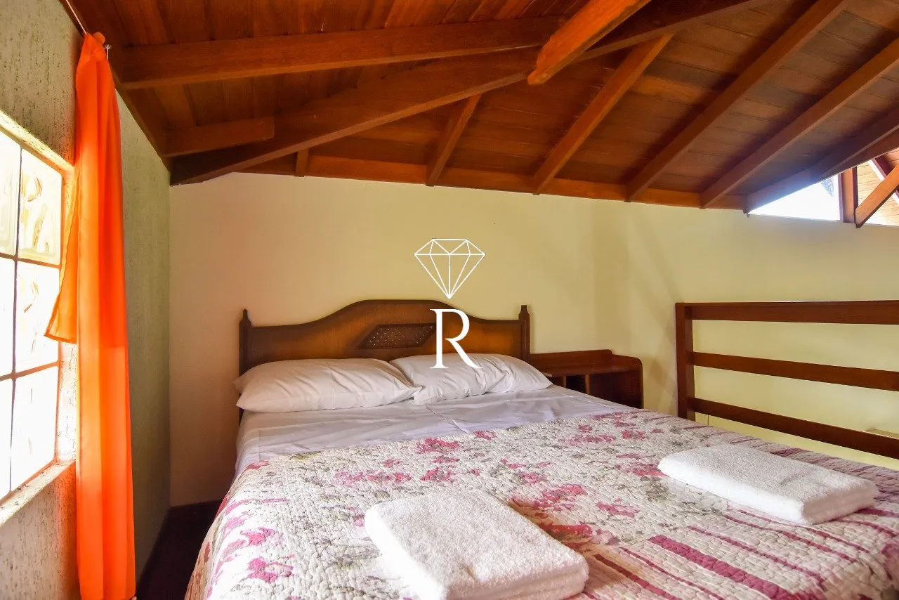 Casa tipo sítio con 4 dormitorios y 6 plazas de aparcamiento — photo 17