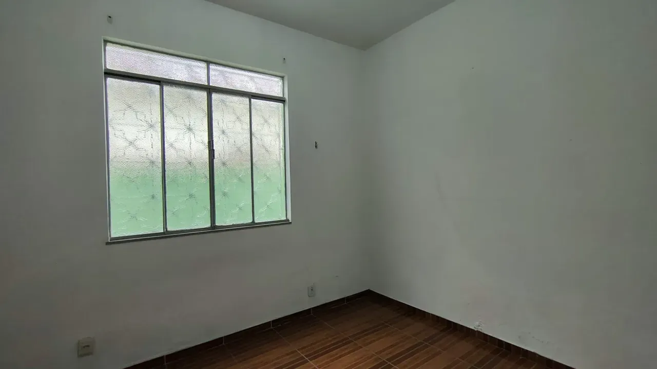 Unfurnished house with 7 bedrooms and 1 suite — photo 36