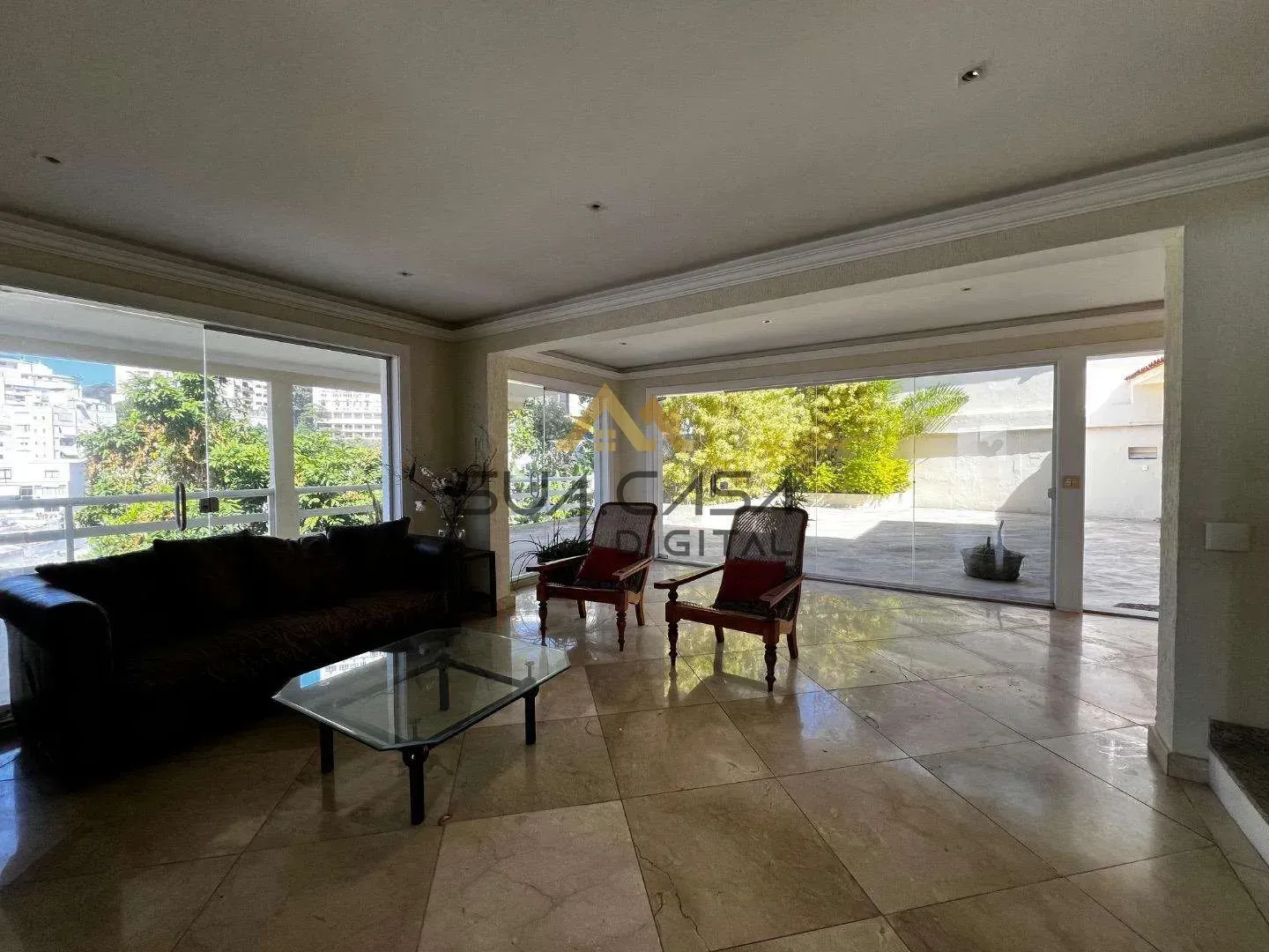 House with 5 bedrooms, 5 bathrooms and built-in wardrobes — photo 19