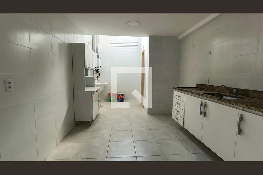 280 m² 4-bedroom apartment with en-suites and 2 parking — photo 15