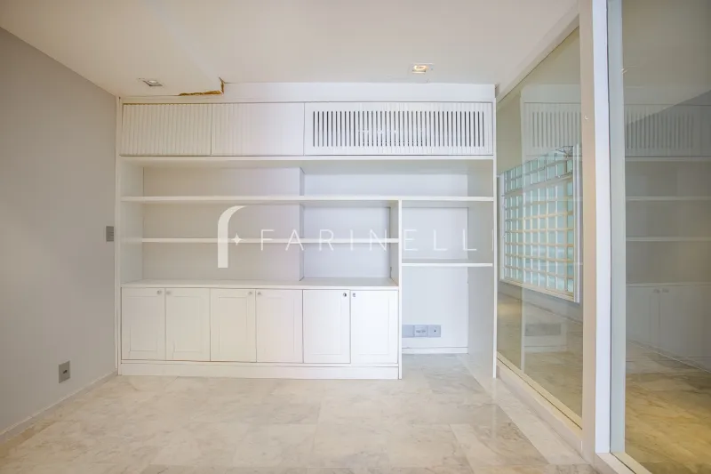 Floor-to-ceiling windows in a 3-bedroom apartment, 465 m² — photo 18