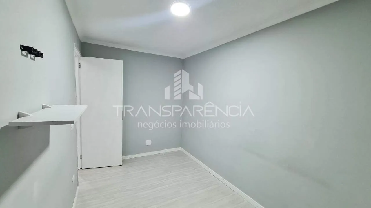 Wood or laminate floors in a 2-bedroom apartment, 45 m² — photo 5