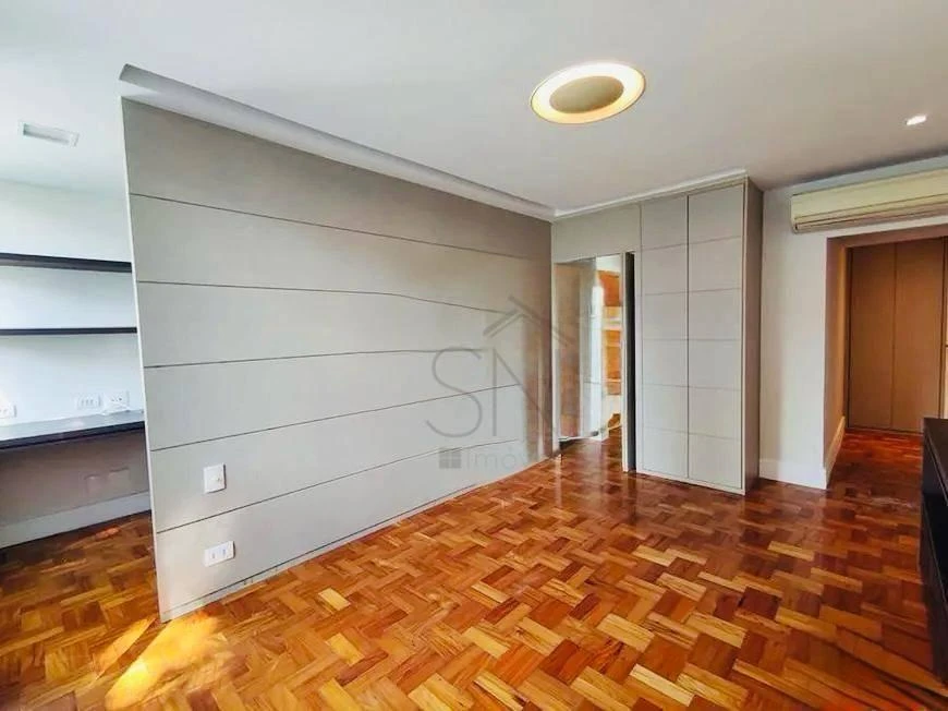 Home office in a 4-bedroom apartment, 316 m² — photo 6