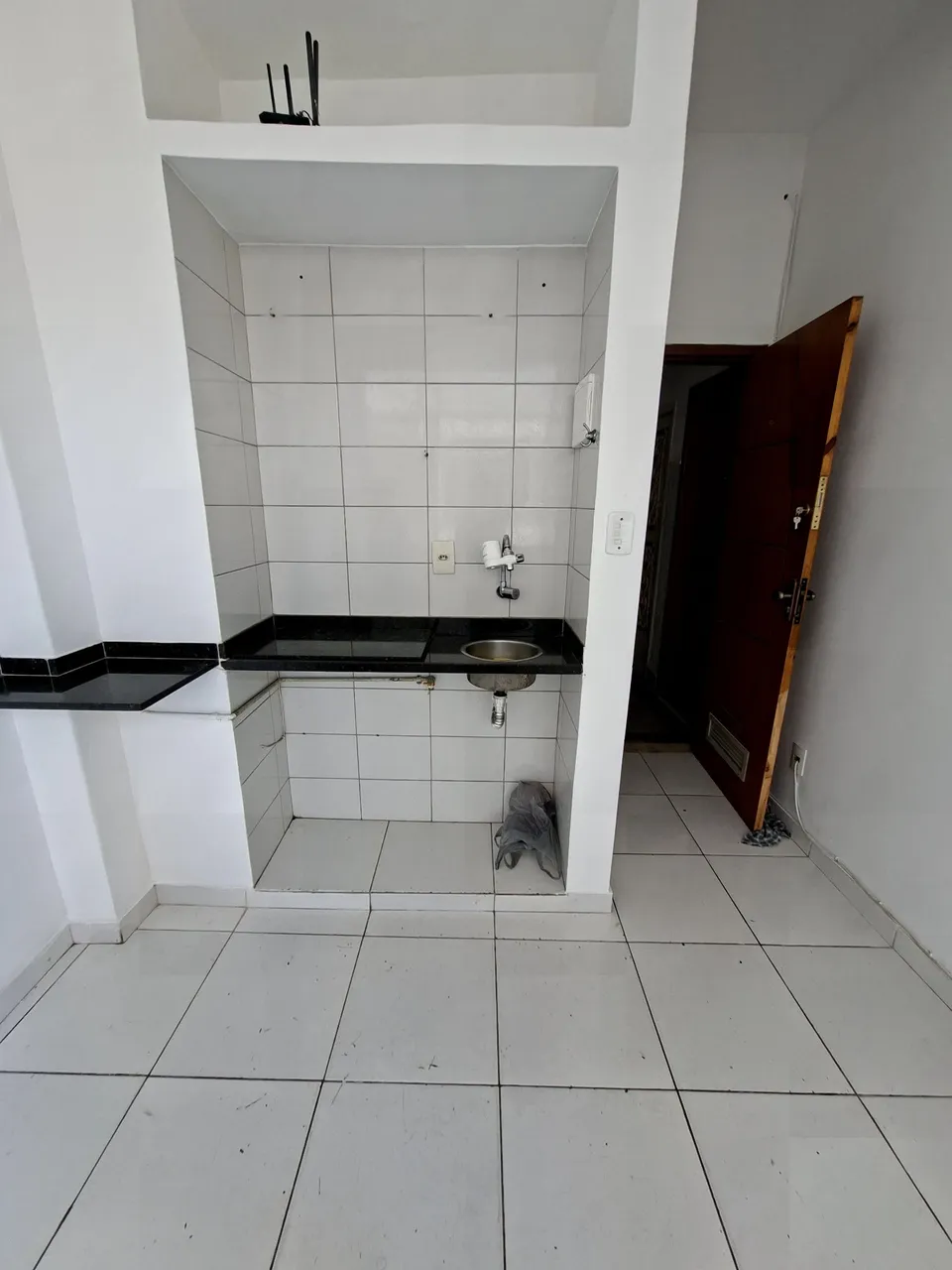 Apartment with a glass-enclosed shower and 1 bedroom — photo 2
