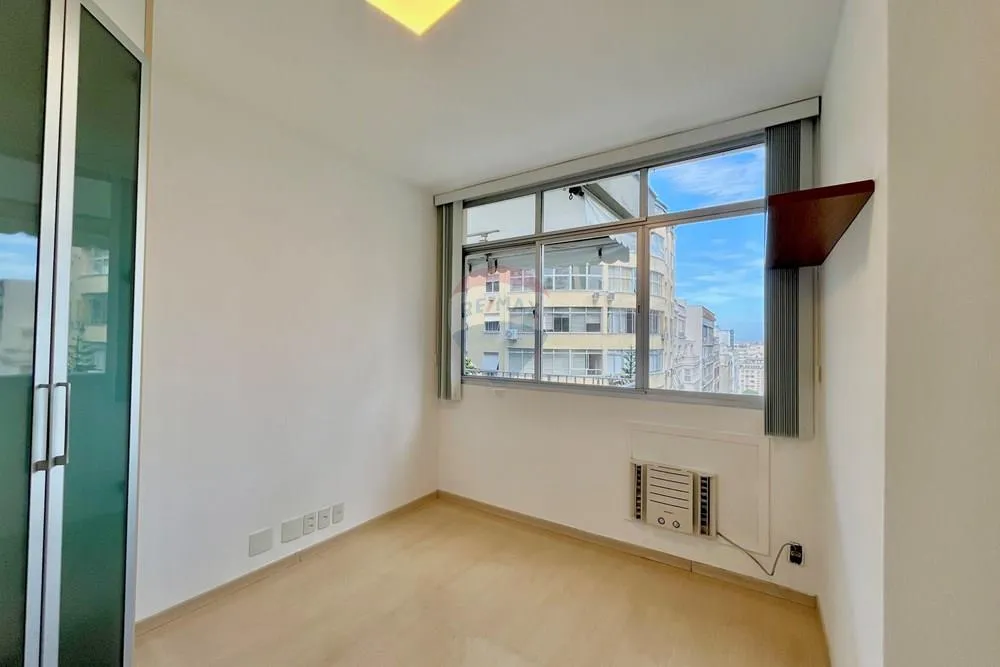 3-bedroom apartment with a mountain view in Rio de Janeiro — photo 60