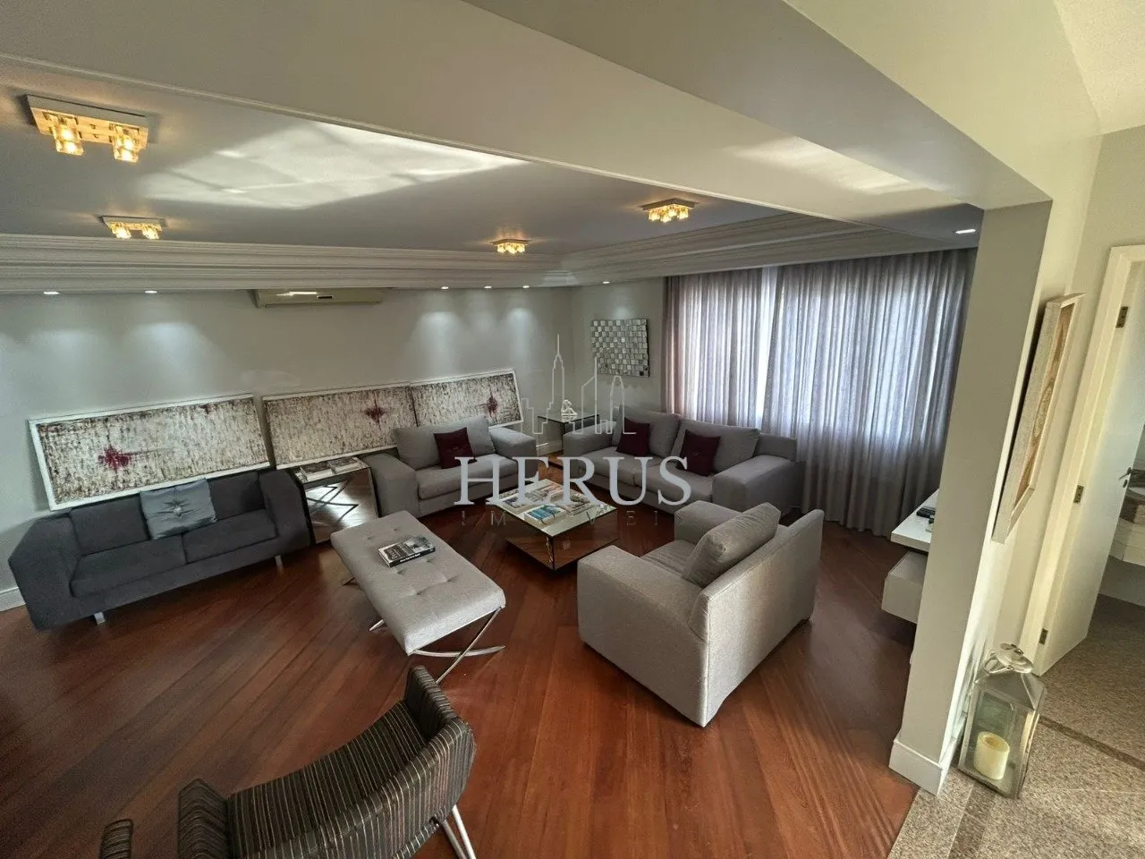 House with 4 bedrooms and 3 en-suite baths, 325 m² — photo 17