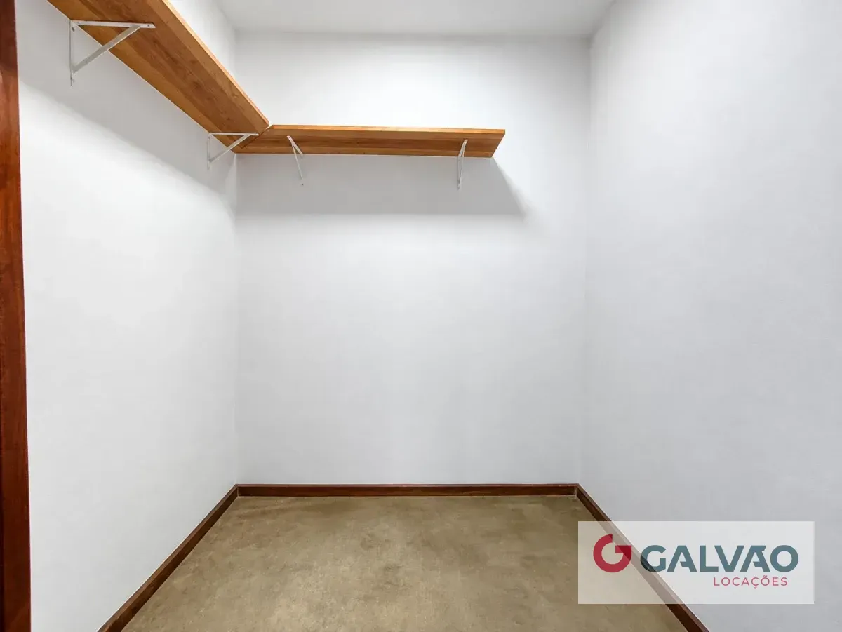 Walk-in closet in a 3-bedroom apartment, 79 m² — photo 5