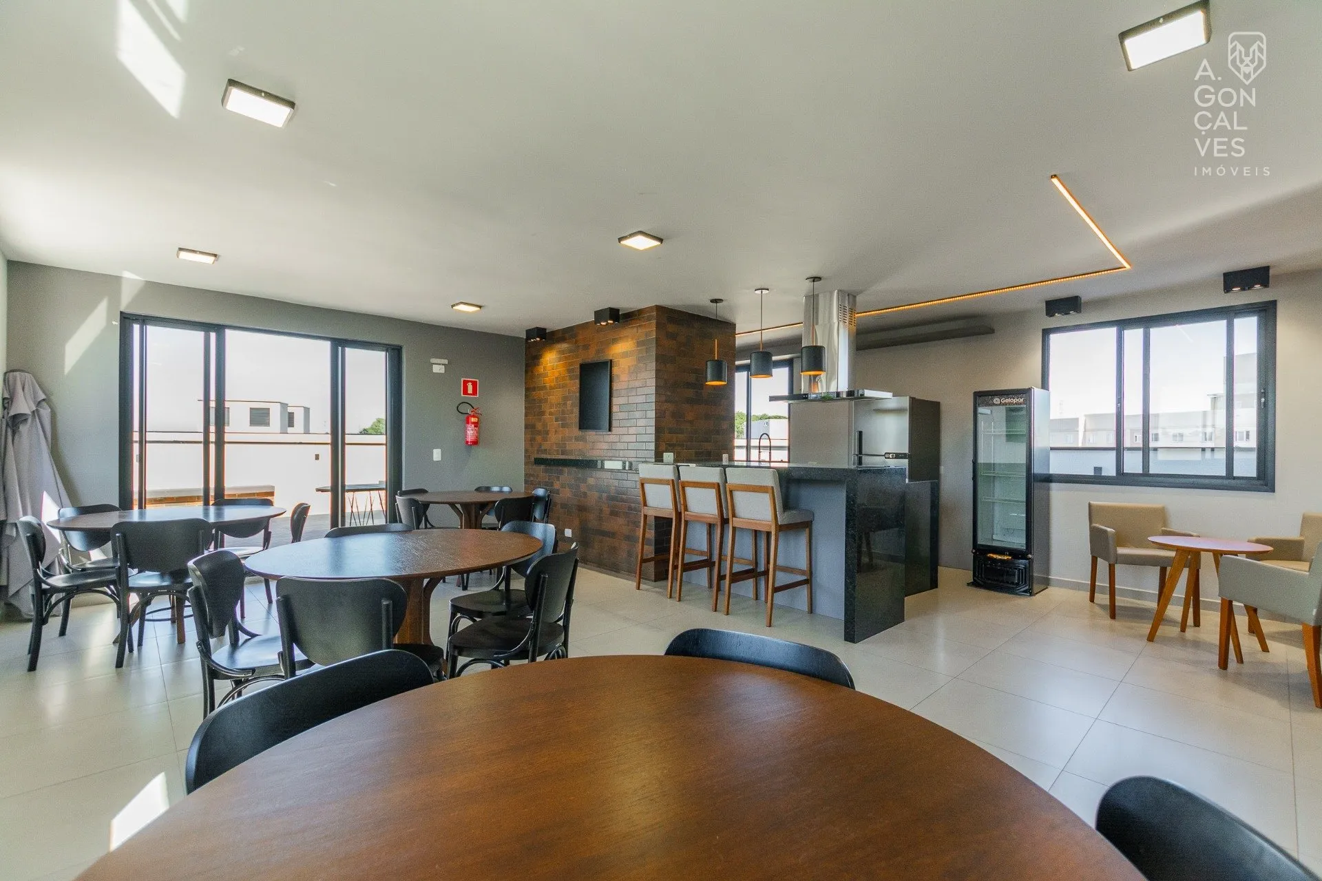 83 m² apartment with 2 bedrooms and american-style kitchen — photo 23