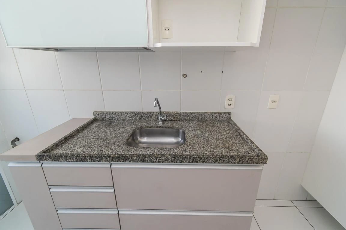 Furnished 3-bedroom apartment with 1 en-suite and balcony — photo 45