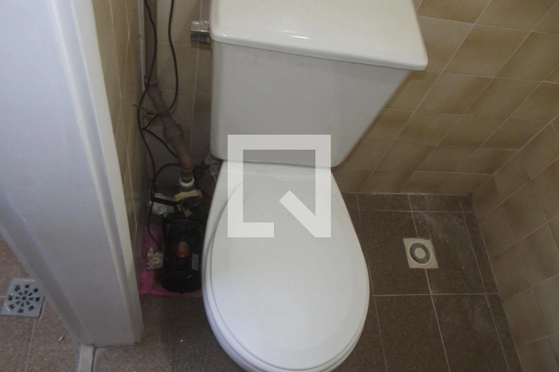 Unfurnished 2-bedroom apartment with a suite bathroom — photo 59
