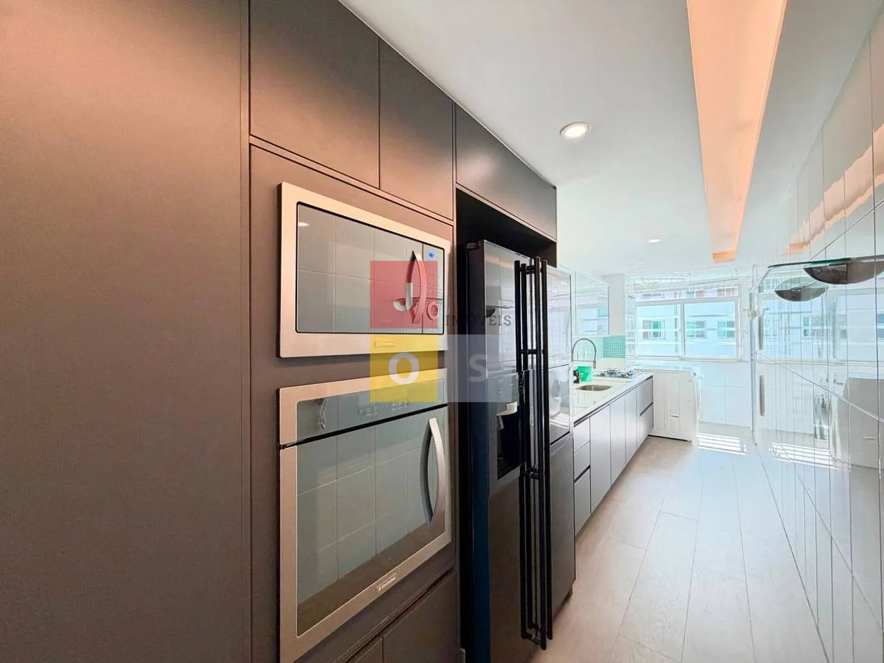Furnished 4-bedroom suite apartment with 156 m² — photo 40
