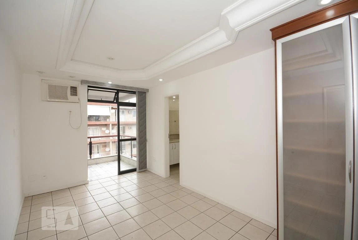 4-bedroom apartment in a building with a pool — photo 35