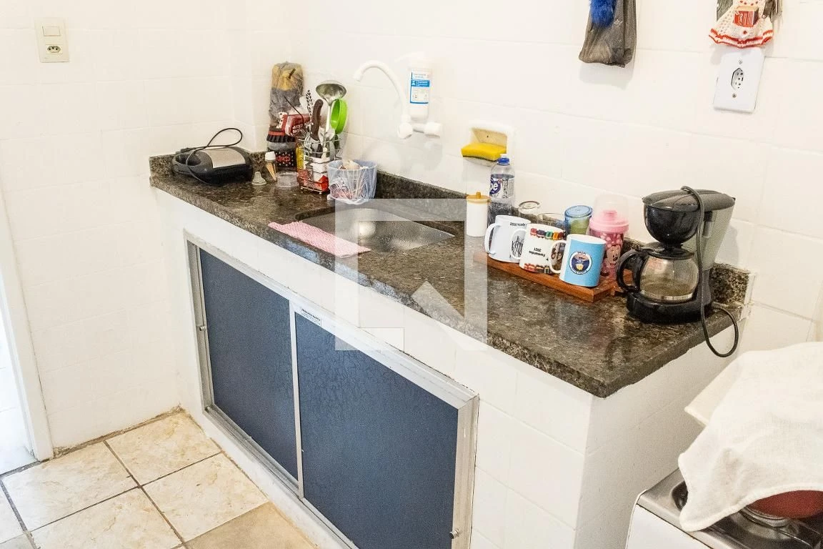 Apartamento sem mobília com 3 dormitórios e 1 vaga