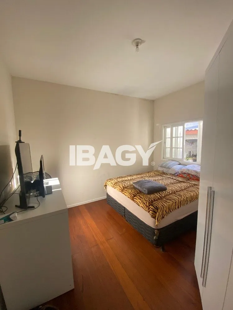 4-bedroom house with a walk-in closet — photo 15